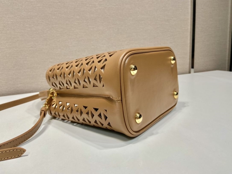 Pra*a bucket bags